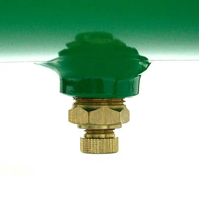 Prebena Kompressor Vigon 240 - Max. Druck: 8 bar, 24 l - Grünes Bauteil mit Messing-Gewindeanschluss und Rändelventil.