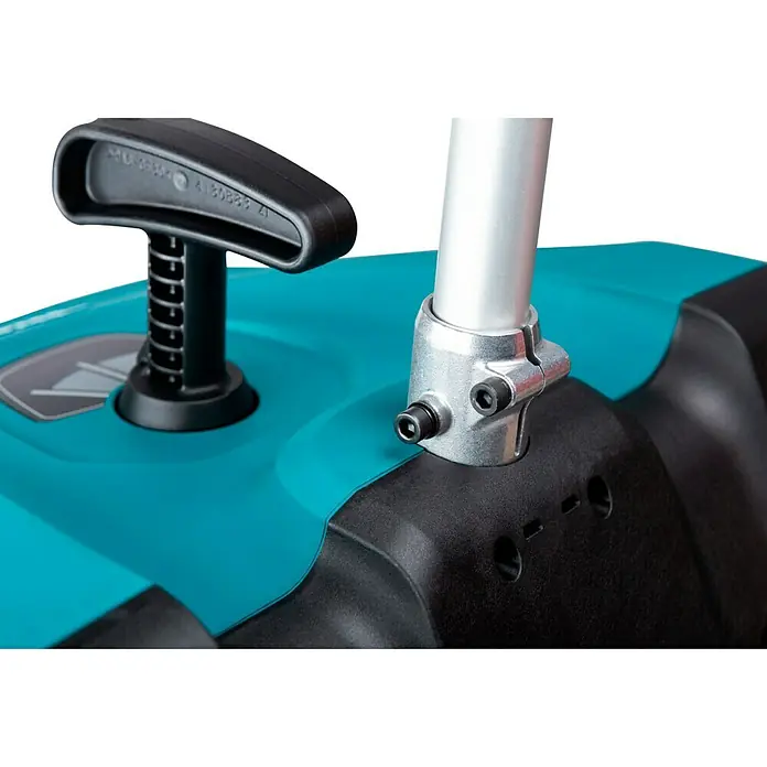 Makita Multifunktionswerkzeug-Zubehör Schneefräsen-Aufsatz SN400MP - Passend für: DUX18, DUX60, UX01G - Nahaufnahme eines türkis-schwarzen Gartengeräts mit silbernem Schaft und schwarzem Griff.
