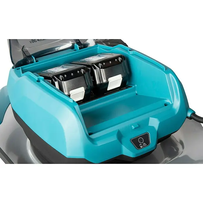 Makita LXT 18V Akku-Rasenmäher DLM466PT2 - 18 V, 2 Akkus, 5 Ah, Schnittbreite: 46 cm - Offenes türkises Batteriefach mit zwei eingesetzten schwarzen Batterien, bereit für den Einsatz in einem Elektrowerkzeug.