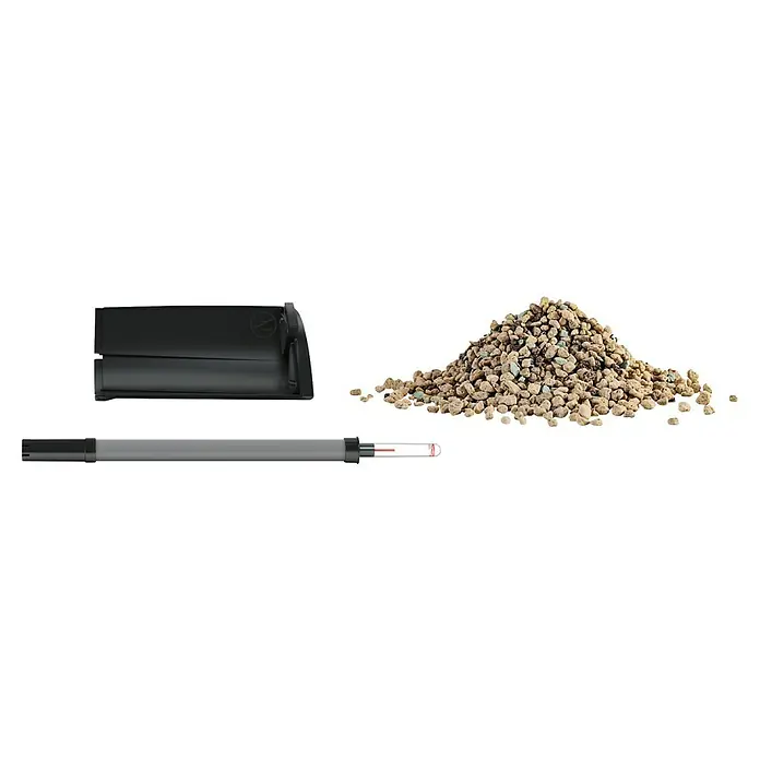 Lechuza Bewässerungs-Set Classico LS - Kunststoff, Passend für: Classico LS 43 - Ein schwarzer rechteckiger Behälter, ein graues Stiftgerät mit klarem Fläschchen, ein Haufen beiger, brauner und grüner Granulate.
