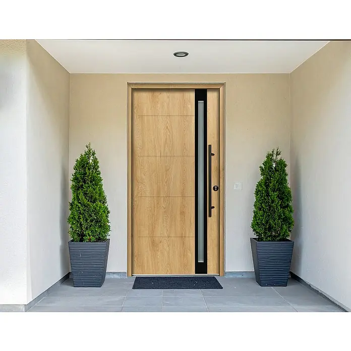 Splendoor Haustür Thermodoor PLUS SP30 Black Design - 100 x 210 cm, DIN Anschlag: Rechts, Eiche Natur/Tiefschwarz - Helle Holzeingangstür mit vertikaler schwarzer Glasscheibe und langem schwarzem Griff in einem Eingangsbereich.