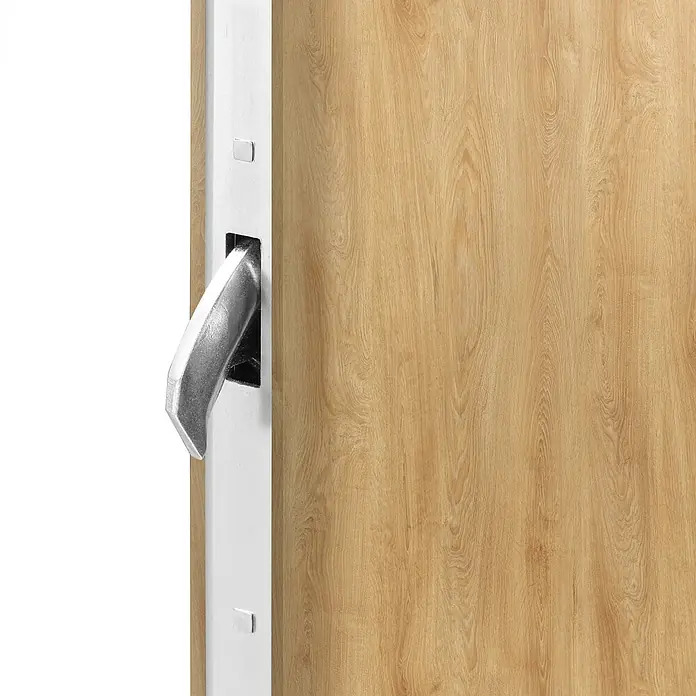 Splendoor Haustür Thermodoor PLUS SP20 Black Design - 100 x 210 cm, DIN Anschlag: Links, Eiche Natur/Tiefschwarz - Helle Holztür mit silbernem Türgriff, leicht geöffnet.