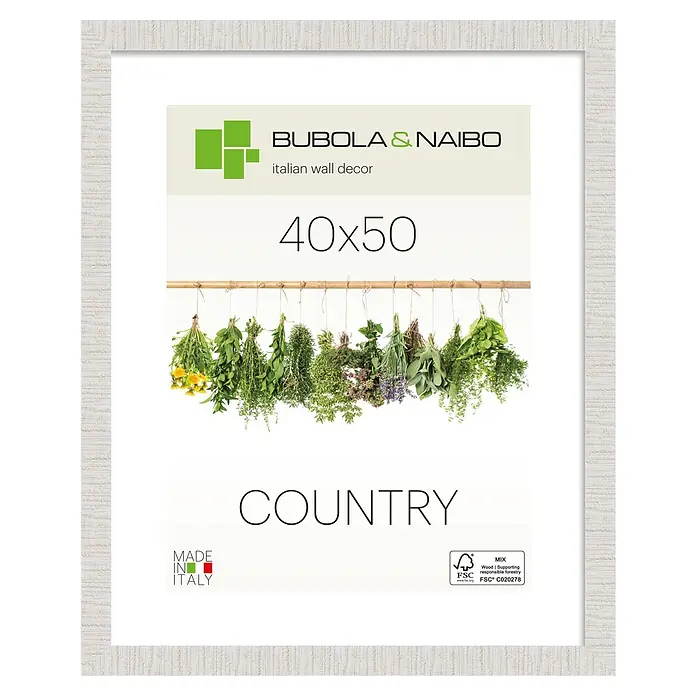 Bubola & Naibo Holzrahmen Anny - 40 x 50 cm, Weiß - Heller, strukturierter Rahmen mit Poster von hängenden Kräutern und dem Text „COUNTRY“.