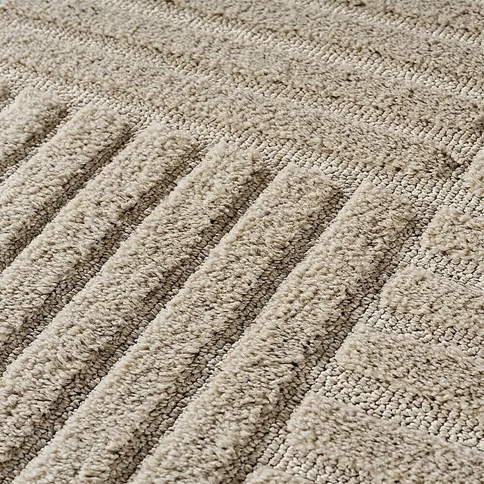 Kurzflorteppich Art 1123 - Beige, Durchmesser: 80 cm, 100 % Polypropylen - Nahaufnahme eines strukturierten beigefarbenen Teppichs mit erhabenen Streifen.