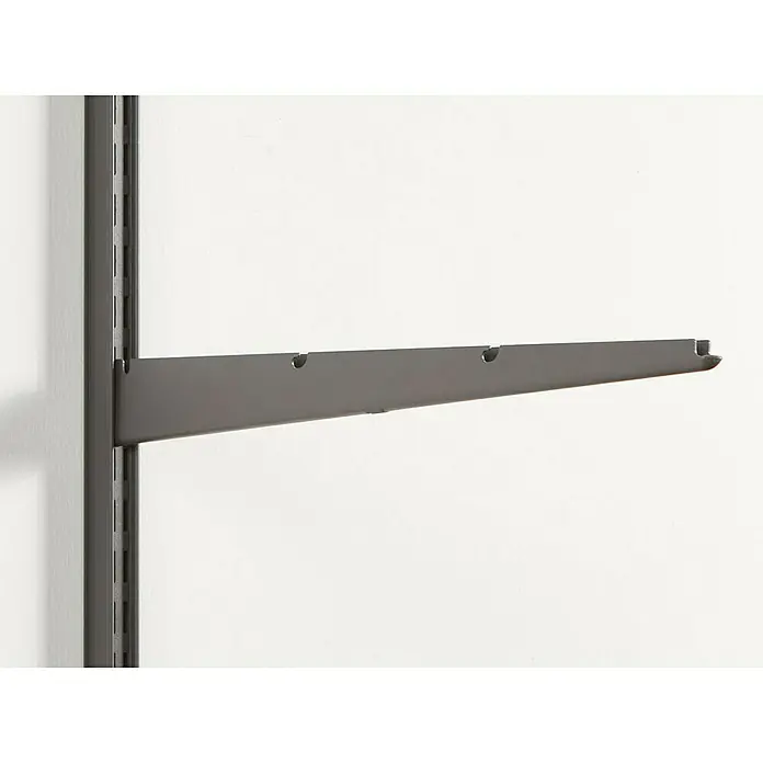 Elfa Décor+ by Elfa Träger - L x B x H: 40 x 1,3 x 5,2 cm, Farbe: Matt grau - Dunkelgraue Metall-Regalstütze, an einer Wandschiene befestigt, mit Kerben für ein Regal.