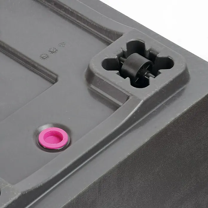 Pflanzkübel eckig Millennium - Kunststoff, 93 l, Ashgrey - Unterseite eines dunkelgrauen Plastikbehälters mit schwarzem Rollrad und rosafarbenem Ablaufstopfen.