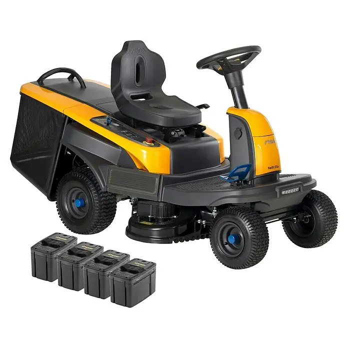 Stiga Akku-Aufsitzmäher SWIFT 372E - 48 V, 5 Ah - 20 Ah, Schnittbreite: 72 mm, Max. Flächenempfehlung: 1.600 m² - Gelber und schwarzer Elektro-Aufsitzmäher mit Grasfangkorb und vier schwarzen Akkus.
