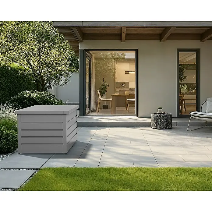 EcoStar Euroline Gartenbox - H x B x T: 87,2 x 166 x 72,5 cm, Grau, Stahl - Graue Lamellen-Gartenbox auf einer gepflasterten Terrasse neben einem modernen Haus mit Garten.