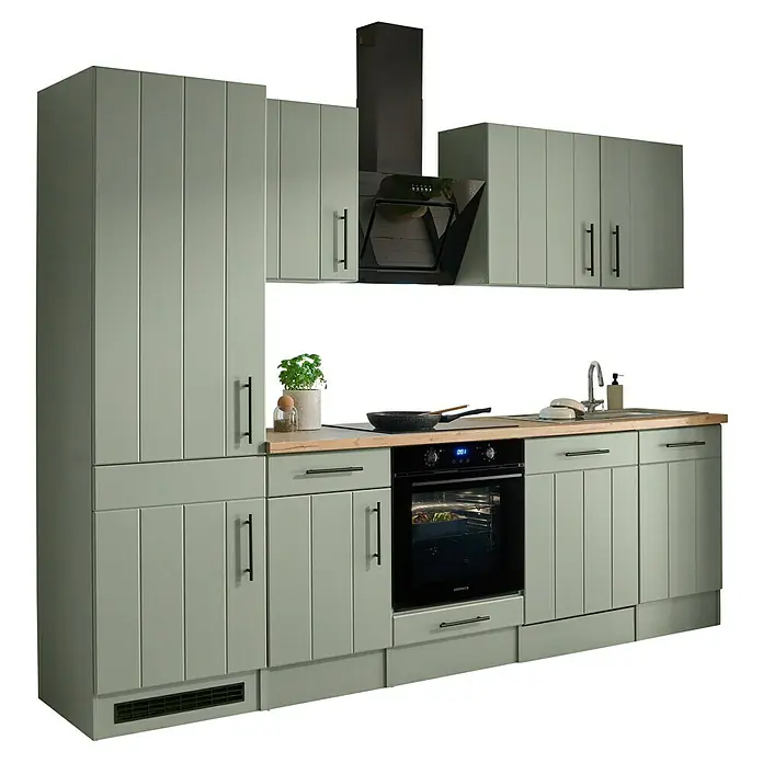 Respekta Küchenzeile Anton Typ 2 - Breite: 280 cm, Schilfgrün, Mit Elektrogeräten - Salbeigrüne Küche mit Holztheke, schwarzem Backofen, Kochfeld, Spüle und Dunstabzugshaube.