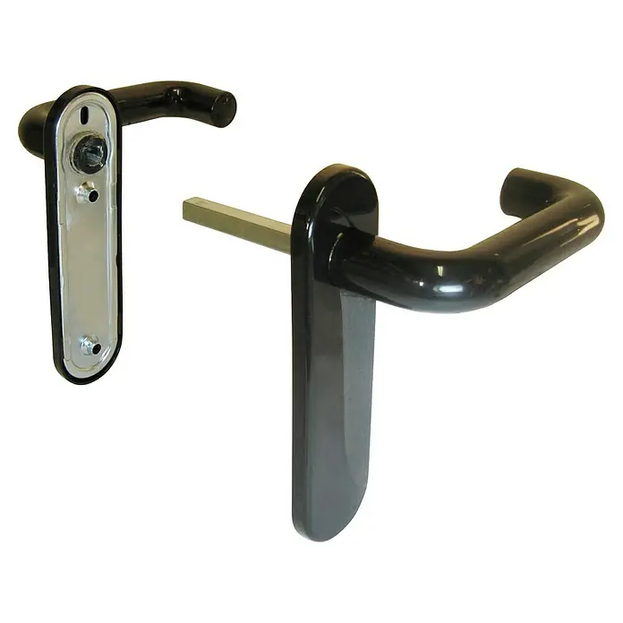 Roper Juego de manillas para puerta cortafuegos - Negro, Acero - Par de manijas de puerta negras, una con placa trasera plateada y cuadradillo, la otra de frente.