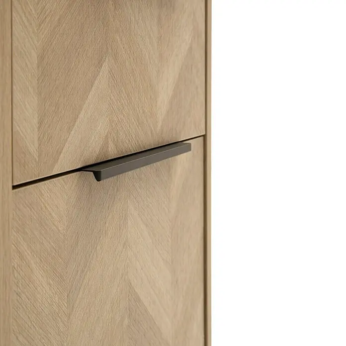 Schildmeyer Piazza Midischrank - B x T x H: 40 x 33 x 91 cm, Eiche Hell, Matt - Helle Holzschrankfront mit Fischgrätmuster und dunkelgrauem eingelassenen Griff.