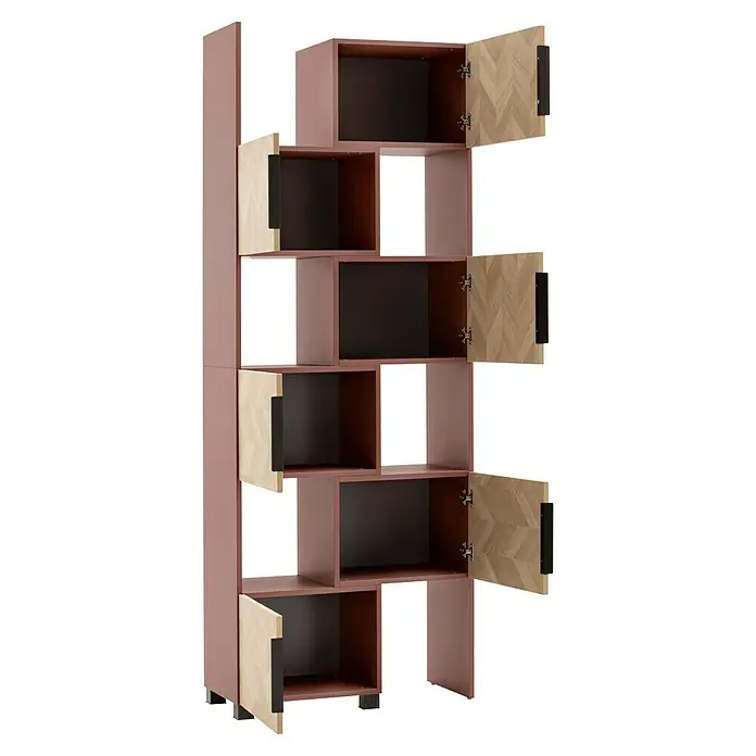 Schildmeyer Piazza Schieberegal - L x B x H: 34,7 x 46,9 x 101,6 cm, Eiche Hell/Mauve - Altrosafarbenes Regal mit hellen Fischgrät-Holztüren, teilweise geöffnet, dunkler Innenraum und schwarze Griffe.