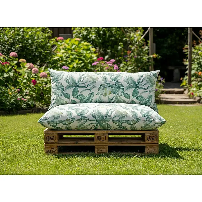 Set cojines para palet Hojas multicolor - 120 x 80 x 16 cm, Multicolor, 50% algodón 50% poliéster, 2 ud. - Dos cojines de exterior con estampado de hojas verdes sobre palets de madera, formando un sofá de jardín.