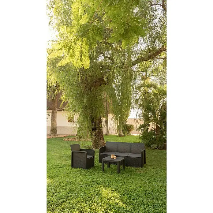 Shaf Conjunto de muebles Maya - 3 pzs., Polipropileno, Negro - Conjunto de sofá, sillón y mesa de centro de exterior gris oscuro estilo ratán.