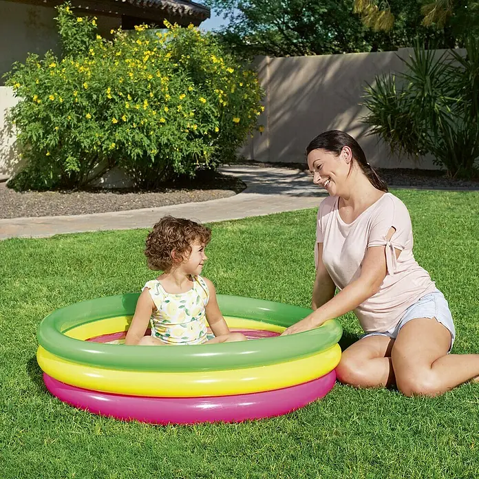 Bestway Planschbecken Swim Squad - 102 cm, 62 l - Kleiner, bunter aufblasbarer Kinderpool, der von einem Kind mit einem Erwachsenen benutzt wird. Mit pinken, gelben und grünen Ringen.