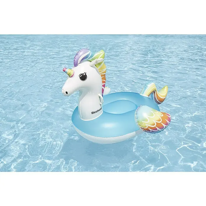 Bestway Schwimmtier Fantasy Unicorn - 110 x 163 x 95,5 cm - Aufblasbarer Einhorn-Schwimmring, weiß mit Regenbogenmähne, Horn und Schweif, schwimmt in klarem blauem Wasser. „Bestway“ sichtbar.