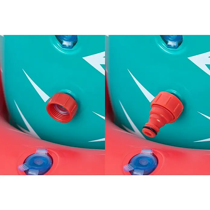 Bestway Wassersprüher Kaktus - Grün - Roter Wasserschlauchanschluss an einem türkisfarbenen aufblasbaren Pool oder Spielzeug.