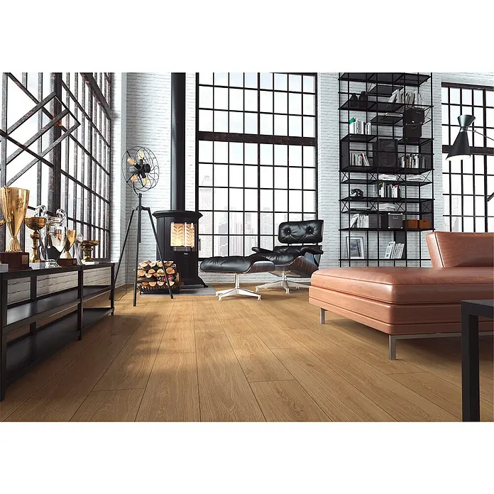 LOGOCLIC Laminado Hidro Roble Strom - 1.380 x 191 x 12 mm, Marrón, AC5 - Suelo de madera de roble claro y cálido en un espacioso loft industrial.