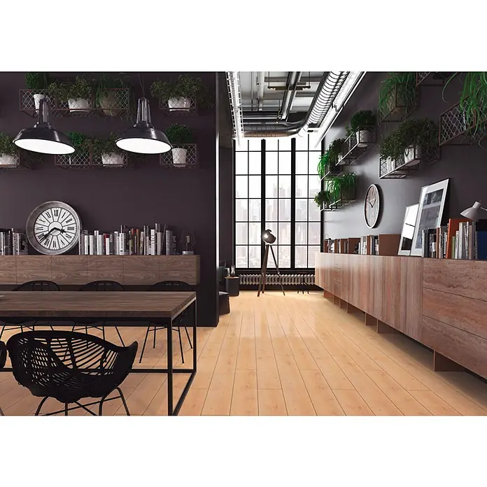 LOGOCLIC Laminado Hidro Roble Noah - 1.380 x 191 x 10 mm, Marrón, AC5, Resistente al agua - Suelo de madera clara en un espacio interior moderno de estilo industrial.