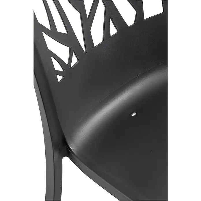 Grosfillex Stapelstuhl Set Vegetal - 4 Stk., Polypropylen, Anthrazit, B x T x H: 60 x 58 x 88 cm - Nahaufnahme eines dunkelgrauen Plastikstuhls mit abstraktem Ausschnittmuster auf der Rückenlehne und glatter, geformter Sitzfläche.