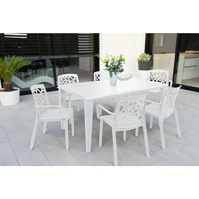 Grosfillex Stapelsessel Set Stuart - 4 Stk., Polypropylen, Stapelbar, Weiß, B x T x H: 58 x 52 x 81 cm - Weißer Gartentisch mit passenden Stühlen mit geometrischem Rückenmuster.