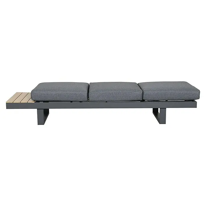 Loungemöbel-Set Lugano - 3 -tlg., Aluminium, Anthrazit/Braun - Graue Outdoor-Bank mit drei grauen Stoffkissen und einem hellen Holztischchen.