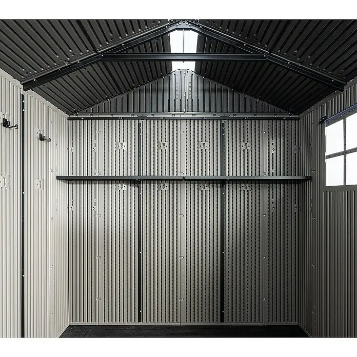 Lifetime Gerätehaus Kentucky - Kunststoff, Grau, Außenmaß inkl. Dachüberstand (B x T): 427 x 206 cm - Innenansicht eines Kunststoffschuppens mit beigefarbenen Wänden, dunklem Dach, Fenster und integrierten Ablagen.