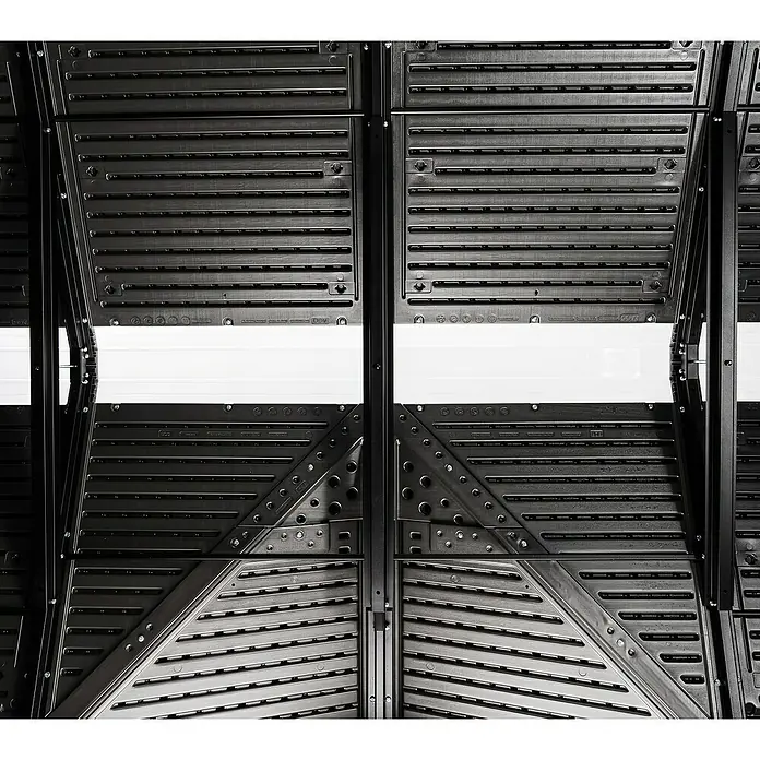 Lifetime Gerätehaus Ohio - Kunststoff, Grau, Außenmaß inkl. Dachüberstand (B x T): 283,5 x 214,1 cm - Dunkelgraue Kunststoff-Schuppenwandplatten mit horizontalen weißen transluzenten Fensterbereichen.