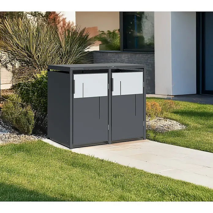 Westmann Mülltonnenbox Tonus 2 - Geeignet für Anzahl Mülltonnen: 2 Stk., Stahl, Grau - Dunkelgrauer Outdoor-Schrank mit weißen Paneelen und zwei Türen auf einem gepflasterten Weg im Garten.