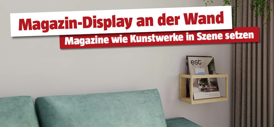 Wandhalterung aus Holz mit Magazinen neben der Couch