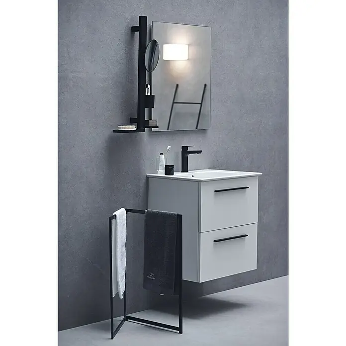 Ideal Standard Kosmetikspiegel Beauty Bar - 31 x 71,7 cm, Durchmesser: 20,5 cm, Rund, Schwarz - Modernes Bad mit weißem Waschtisch, schwarzem Wasserhahn, Spiegelablage und Handtuchständer.