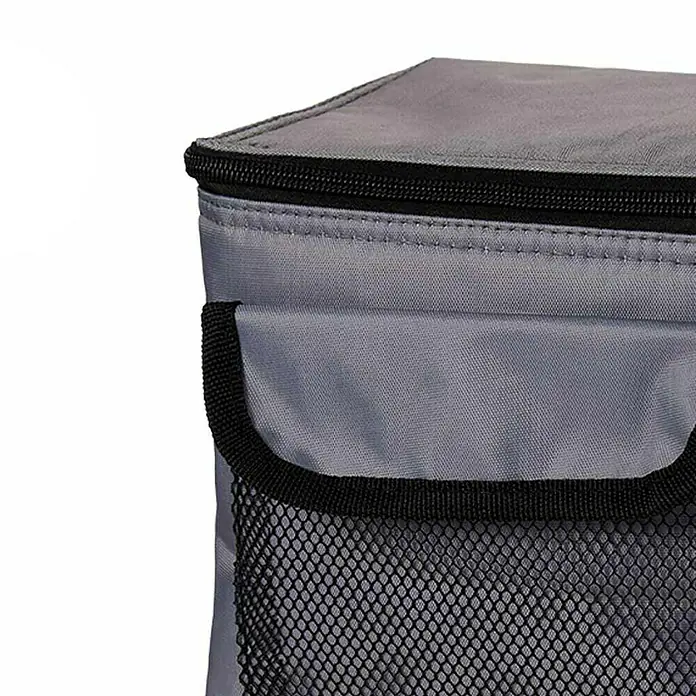 Nevera portátil - Gris/Azul/Beige, 9 l - Primer plano de una bolsa térmica gris aislada con cremallera negra y bolsillo lateral de malla, de tela sintética.