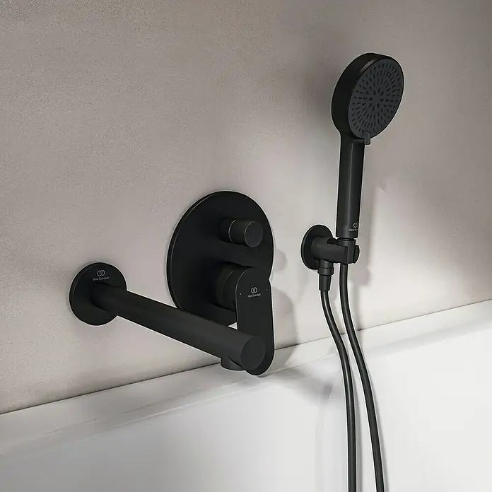 Ideal Standard Alu+ Handbrause Ideal Rain - Durchmesser: 10 cm, Schwarz - Mattschwarze wandmontierte Badewannenarmatur mit integriertem Mischer und passender Handbrause.