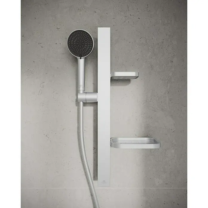 Ideal Standard Brausegarnitur Idealrain BD586 - Lochabstand: 40 cm - 50 cm, Art Strahl: SilkRain, Rain, Silber - Silbernes Duschset mit Handbrause, Schlauch und zwei rechteckigen Ablagen.