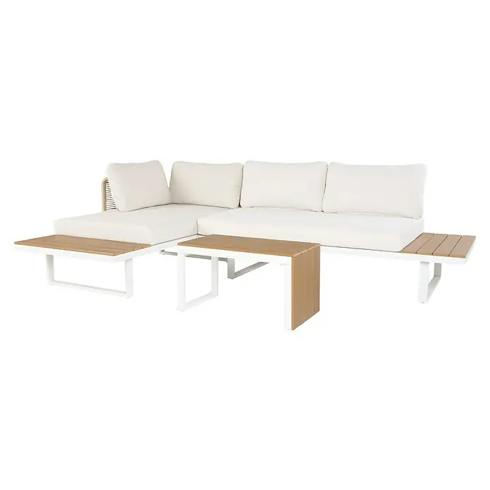 Conjunto de muebles Lynne - 3 pzs., Aluminio/Polywood/Poliéster, Blanco/Beige - Sofá de exterior en forma de L con estructura blanca, mesas auxiliares y de centro de lamas de madera clara, y cojines blancos.