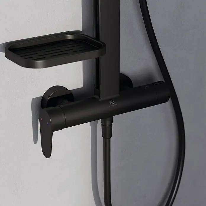 Ideal Standard Alu+ Duschsystem Ceraflow BE204XG - Lochabstand: 60 cm, Anzahl Strahlarten: 2 Stk., Schwarz, Form Kopfbrause: Eckig - Mattschwarze Duscharmatur mit integrierter Seifenschale und flexiblem Schlauch.