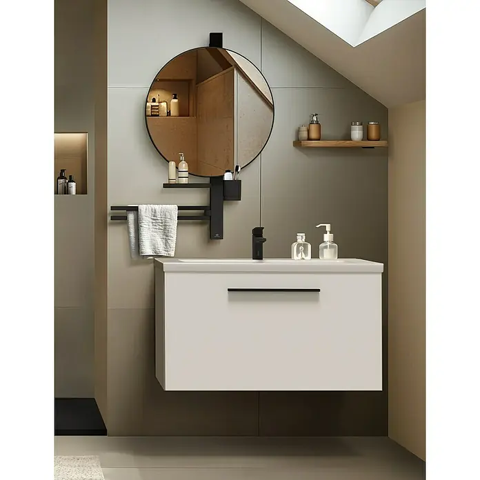 Ideal Standard Alu+ Ablagespiegel - B x H: 640 x 817 mm, Schwarz - Moderner weißer Badezimmerschrank mit integriertem Waschbecken, schwarzem Wasserhahn und rundem Spiegel mit Handtuchhalter.