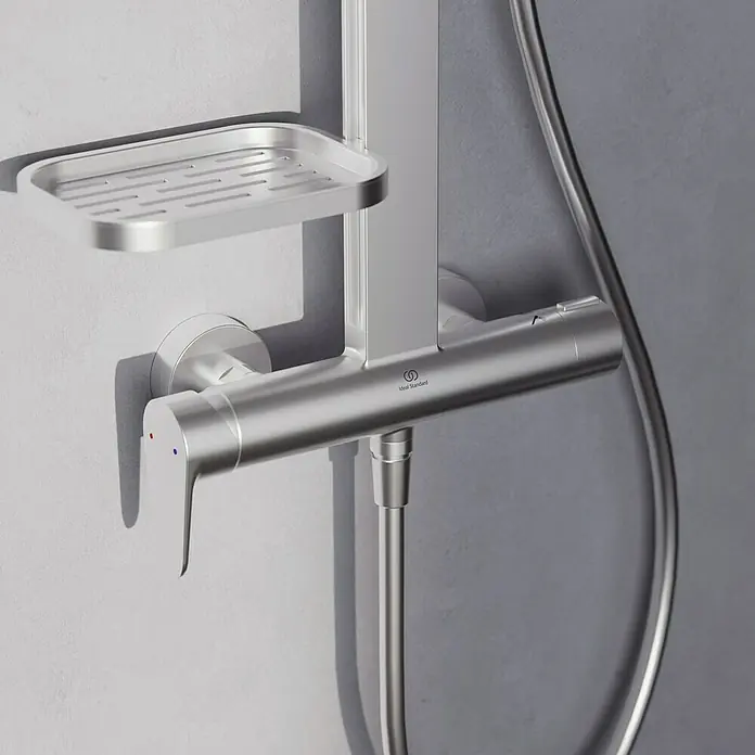 Ideal Standard Alu+ Duschsystem Ceraflow BE204SI - Lochabstand: 60 cm, Anzahl Strahlarten: 2 Stk., Silber, Form Kopfbrause: Eckig - Gebürstete Metall-Duscharmatur mit integrierter Seifenablage und Brauseschlauch, wandmontiert.