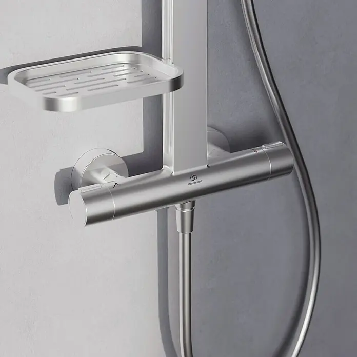 Ideal Standard Alu+ Duschsystem Ceratherm - Anzahl Strahlarten: 2 Stk., Silber - Silberfarbener Thermostat-Duschmischer mit integrierter Seifenschale, wandmontiert.