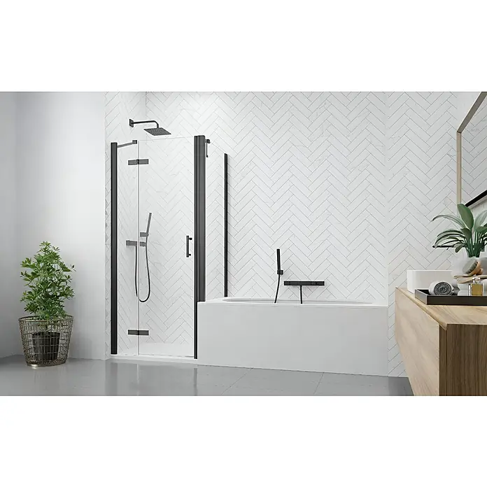 GEO Alu-Verbundplatte - 150 x 255 cm, Weiß - Schwarzgerahmte Glas-Duschkabine mit passenden schwarzen Dusch- und Badarmaturen in einem modernen Badezimmer.
