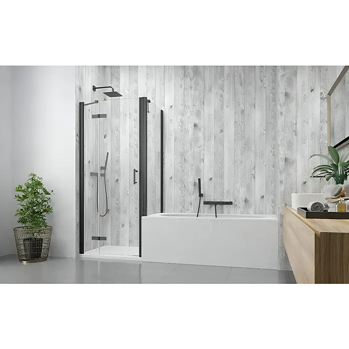GEO Alu-Verbundplatte - 150 x 255 cm, Eiche Weiß - Schwarz gerahmte Glasdusche und weiße Badewanne mit schwarzen Armaturen in einem modernen Badezimmer.