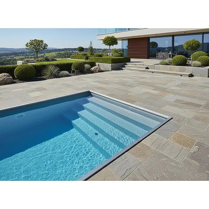 Mountfield Bausatz-Pool - L x B x H: 650 x 350 x 150 cm, 23,83 m³, Grau - Rechteckiger Pool mit integrierten Stufen, klarem blauen Wasser und einer Terrasse aus Natursteinpflaster.