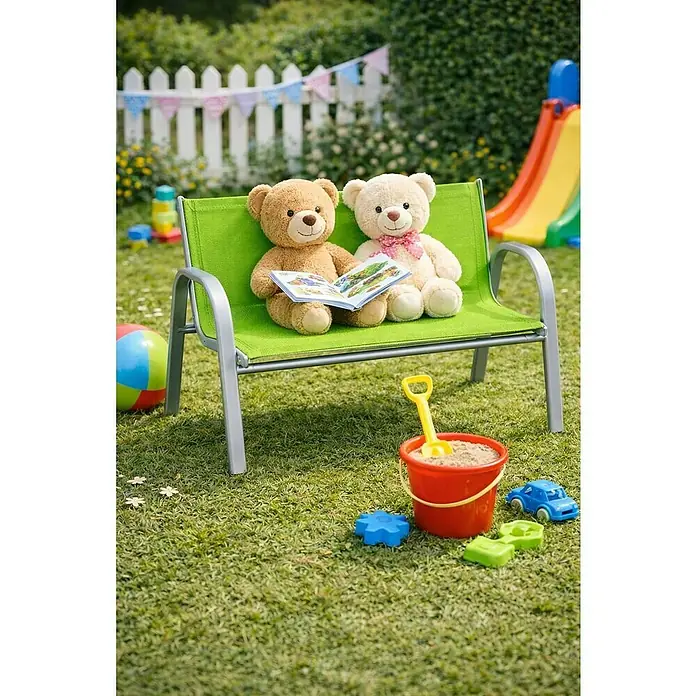 Westerholt Gartenbank Lars -  - Zwei Teddybären lesen ein Buch auf einer grünen Kinderbank mit Metallrahmen im Garten.