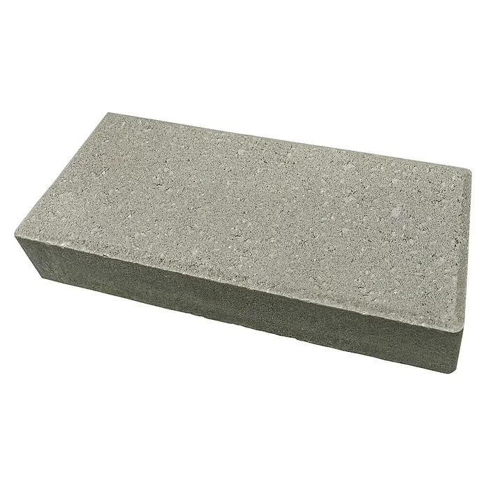 Christoph Mähstein Trapez - 24 x 10 x 4,2 cm, Grau, Beton - Rechteckiger, grauer Betonpflasterstein mit Textur.