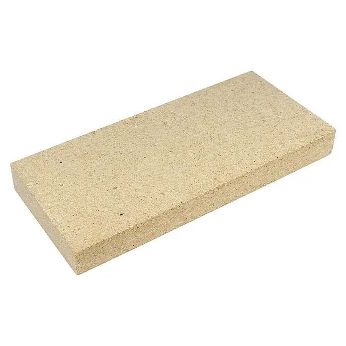 Schamottstein - L x B x H: 300 x 150 x 30 mm, Beige - Hellbeiger, rechteckiger Block, wahrscheinlich feuerfestes Material oder Isolierplatte.