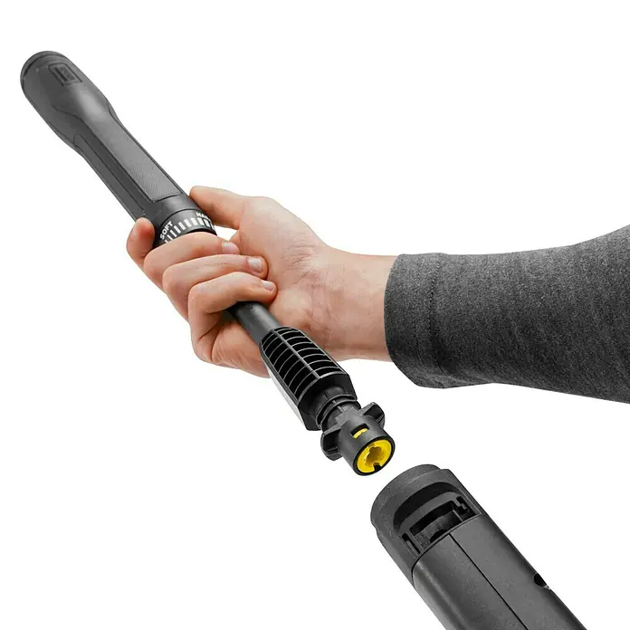 Kärcher Strahlrohr VP 160 Vario Power Jet - Passend für: Kärcher Hochdruckreiniger K4 bis K 5 - Hand verbindet schwarze Hochdruckreiniger-Lanzenteile mit gelben Schnellverschlussakzenten.
