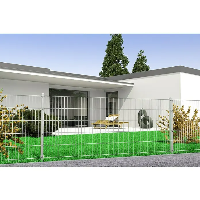 Hadra Zaun-Set DSM 6/5/6 mit 9 Pfosten - 20 x 1 m, Grau, 17 -tlg., Mit Klemmhalter - Silberner Doppelstabmattenzaun mit Pfosten, der einen modernen Hausgarten von einer Straße trennt.