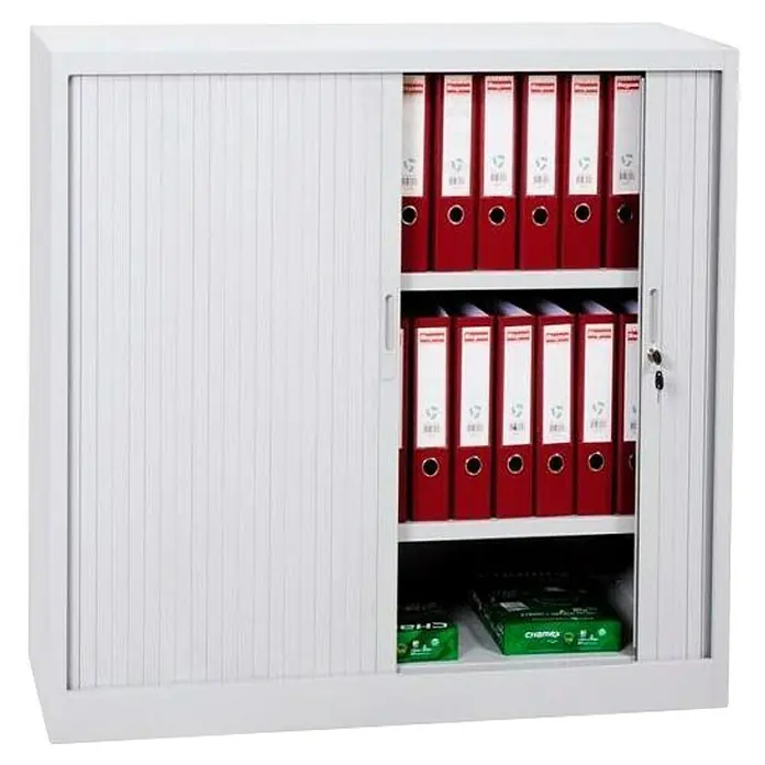 Bisley EuroTambor Armario multiusos metálico - L x An x Al: 45 x 100 x 100 cm, Gris, Puertas correderas, Completamente montado - Archivador metálico blanco con puerta persiana parcialmente abierta, revelando carpetas rojas y cajas de almacenamiento verdes.