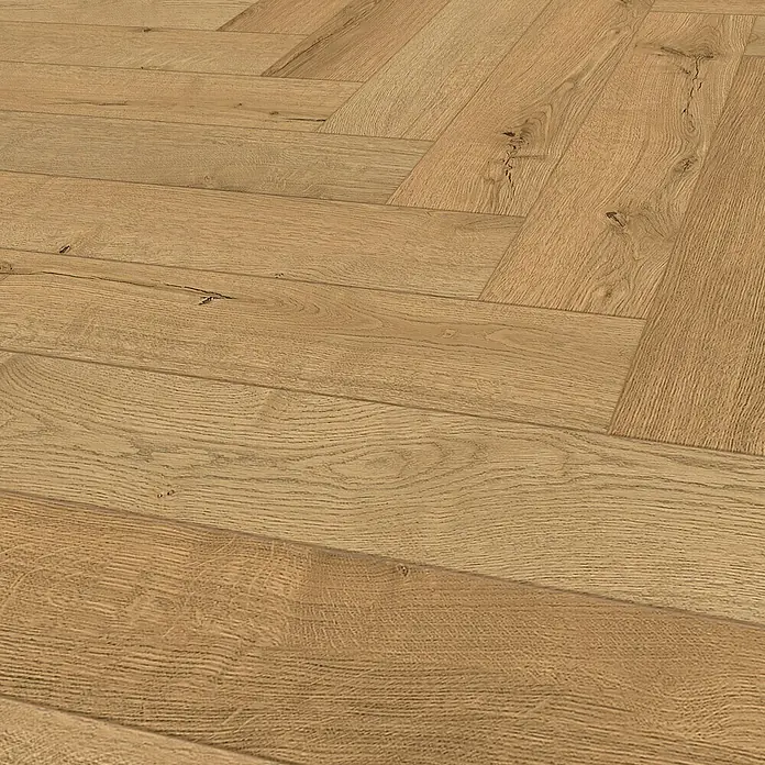 Vinylboden Rigid Herringbone - Eiche Selfoss, Fischgrät, 125 x 625 x 5,5 mm - Heller Holzfußboden in Fischgrätmuster mit natürlicher Maserung und Ästen.