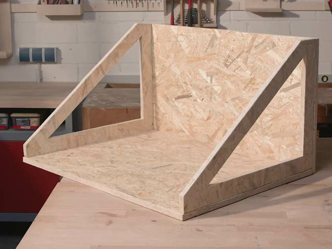 Sitzteil von einem Sessel aus OSB-Platten